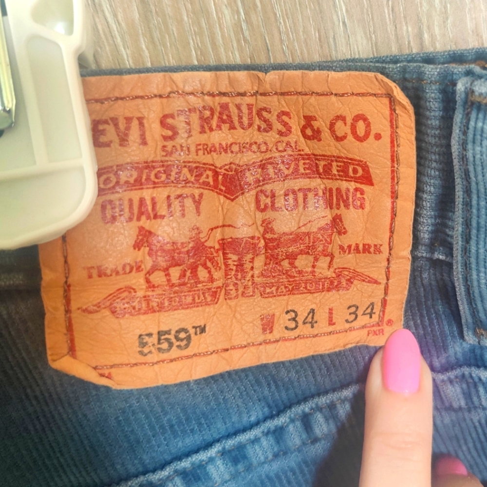 Levi's 559 Corduroy Relaxed Fit Straight Leg Jean Pants - Picture 4 of 4